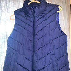 NEW Gap Vest -Medium